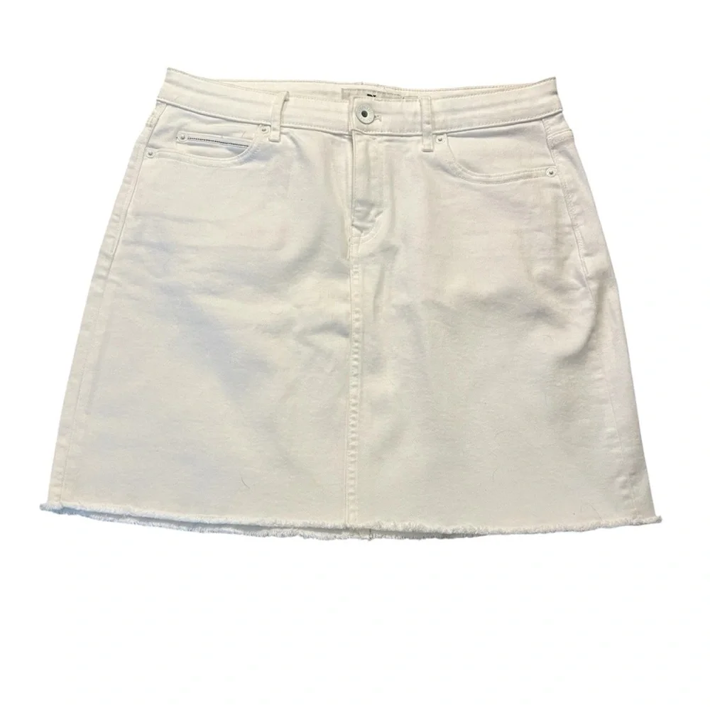 Vineyard Vines
White Denim Mini Skirt Size 8 Raw Hem Stretch Preppy Summer - Picture 3 of 8
